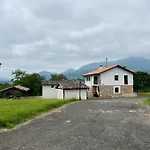 Casa De Aldea La Maestra Arriondas