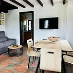 Casa De Aldea La Maestra * Arriondas