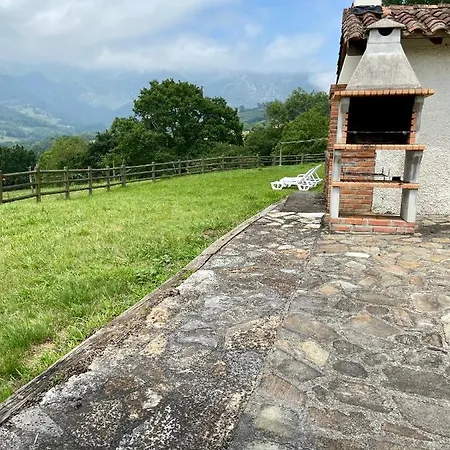 Casa De Aldea La Maestra Daire Arriondas