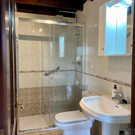 Casa De Aldea La Maestra * Arriondas