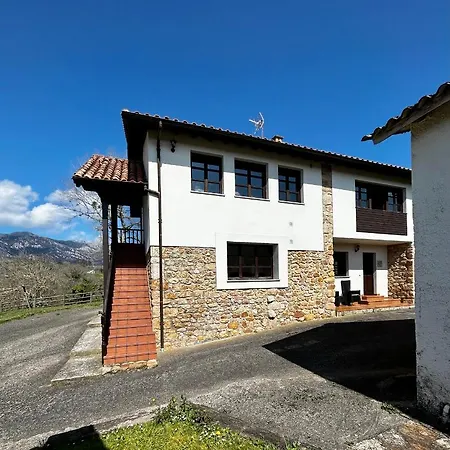 Casa De Aldea Y La Maestra *