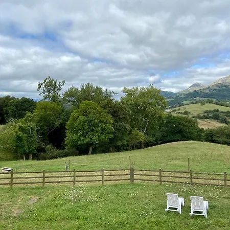 Casa De Aldea La Maestra * Arriondas