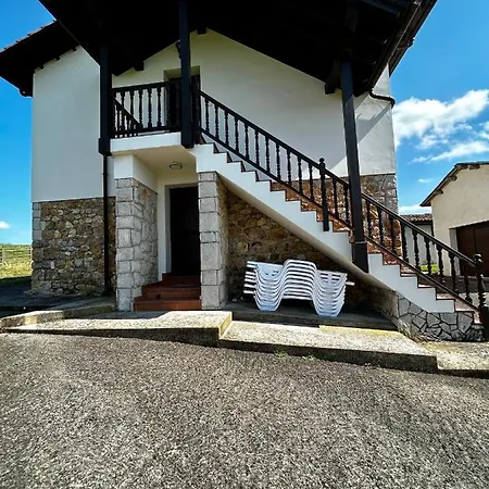 Casa De Aldea Y La Maestra