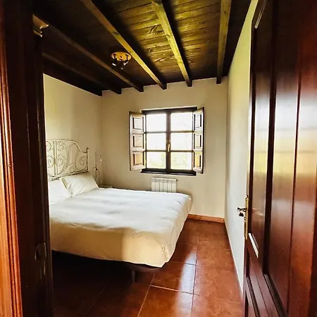 Casa De Aldea La Maestra Arriondas