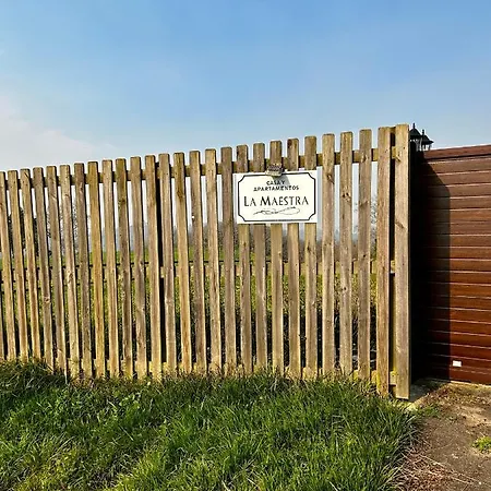 Casa De Aldea La Maestra Daire Arriondas