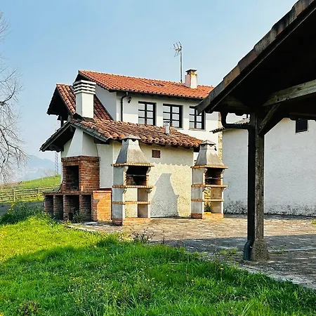 Casa De Aldea Y La Maestra * Арриондас