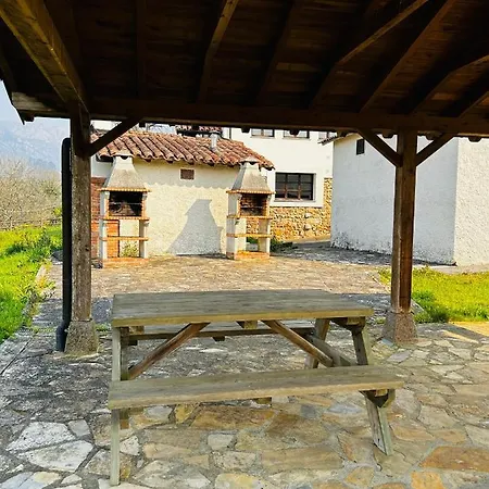 Casa De Aldea Y La Maestra *