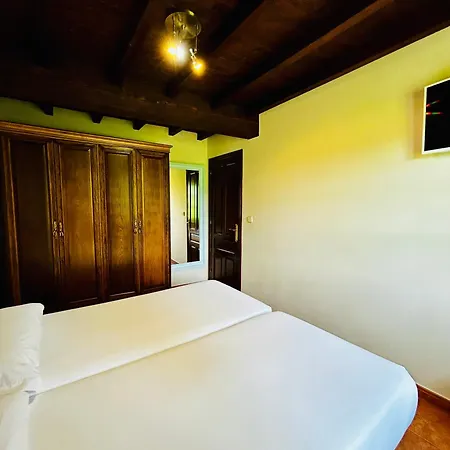 Casa De Aldea La Maestra Daire Arriondas