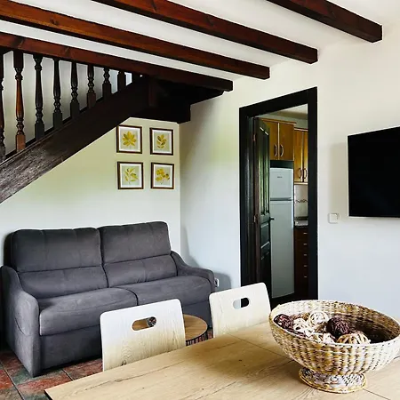 Casa De Aldea Y La Maestra *