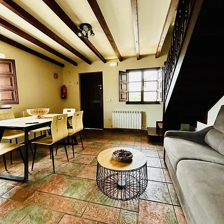 Casa De Aldea Y La Maestra * Арриондас
