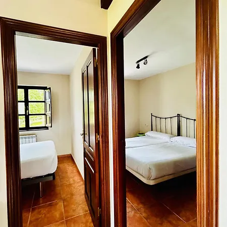 Casa De Aldea Y La Maestra