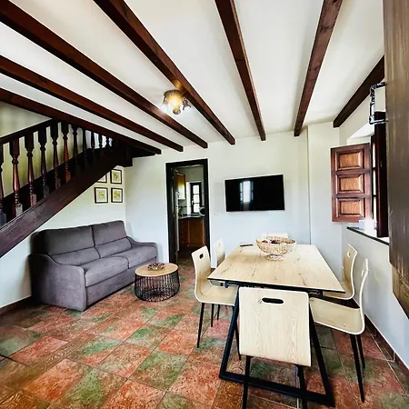 Casa De Aldea La Maestra Апартаменты *